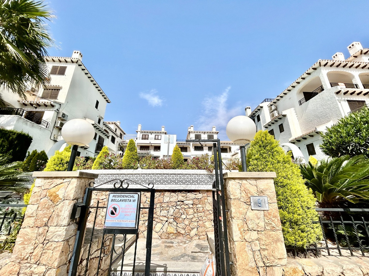 For sale - 2 Bedroom 1 Bathroom Apartment in Cabo Roig  - Cabo Roig  - Alicante