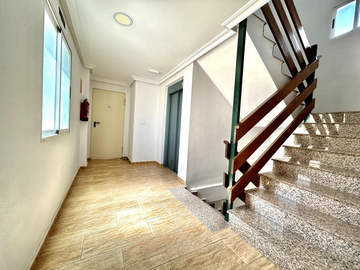 For sale - 4 Bedroom 2 Bathroom Apartment - Top Floor Apartment in Almoradi - Almoradi Centro  - Alicante