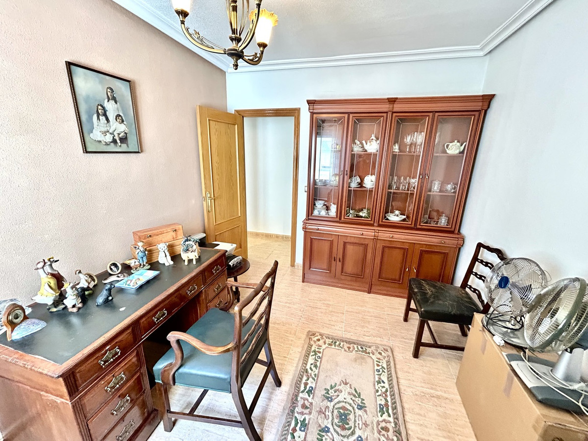 For sale - 4 Bedroom 2 Bathroom Apartment - Top Floor Apartment in Almoradi - Almoradi Centro  - Alicante