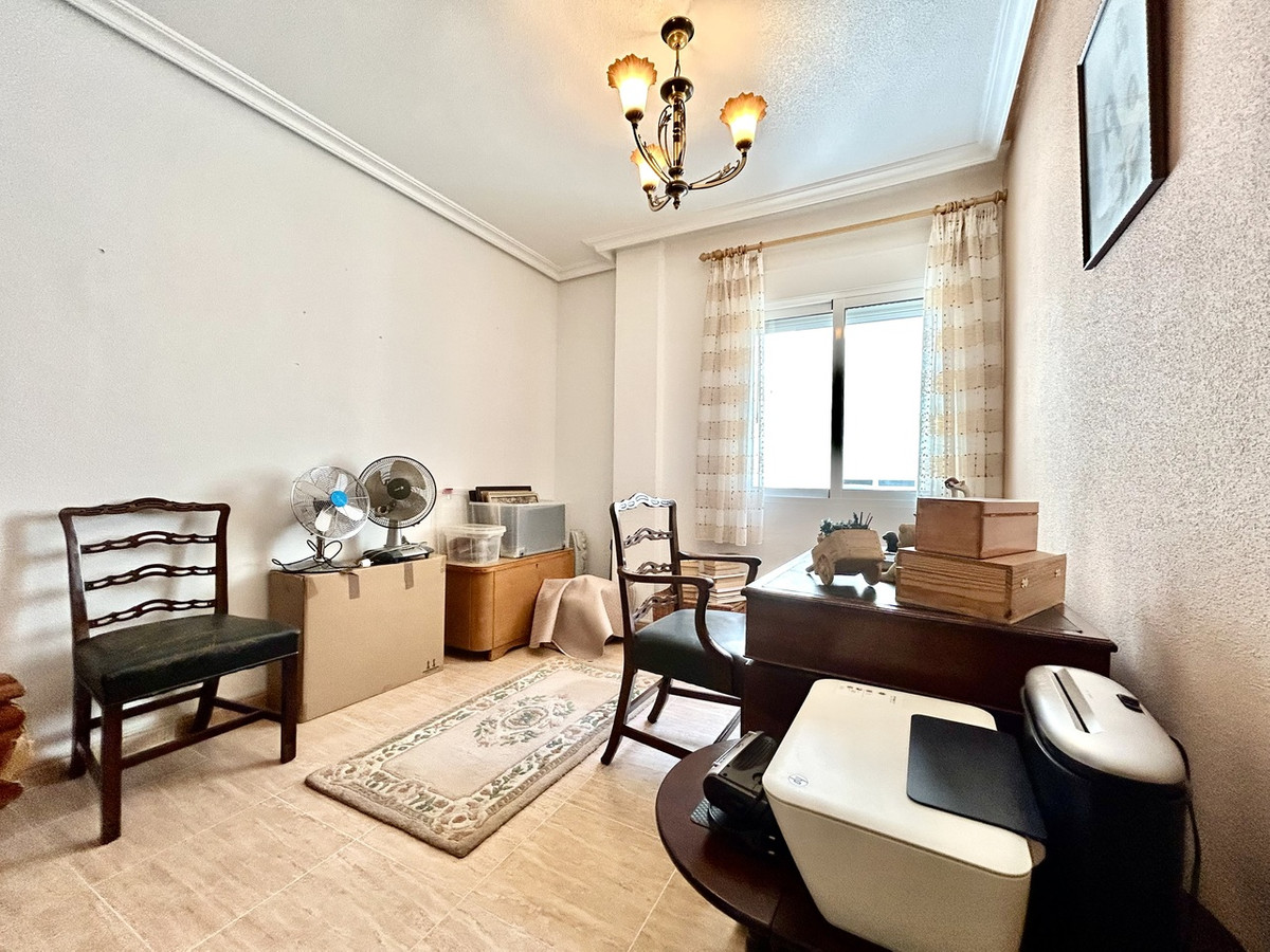 For sale - 4 Bedroom 2 Bathroom Apartment - Top Floor Apartment in Almoradi - Almoradi Centro  - Alicante