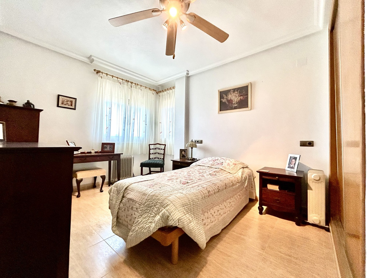 For sale - 4 Bedroom 2 Bathroom Apartment - Top Floor Apartment in Almoradi - Almoradi Centro  - Alicante