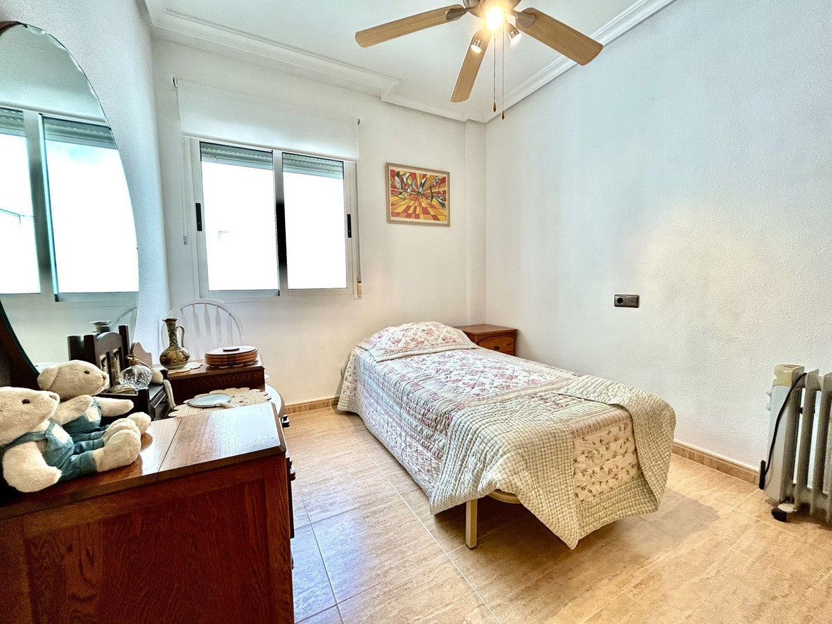 For sale - 4 Bedroom 2 Bathroom Apartment - Top Floor Apartment in Almoradi - Almoradi Centro  - Alicante