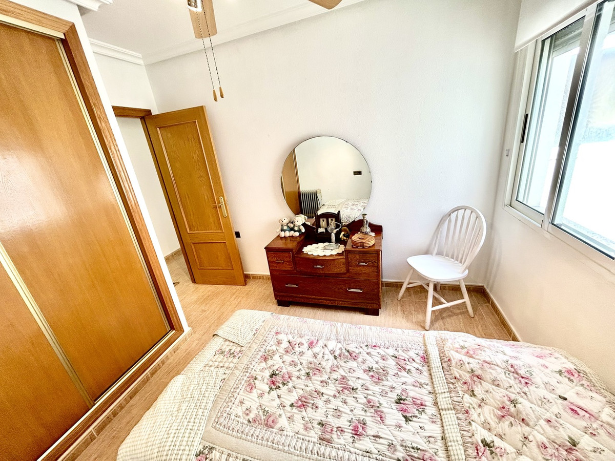 For sale - 4 Bedroom 2 Bathroom Apartment - Top Floor Apartment in Almoradi - Almoradi Centro  - Alicante