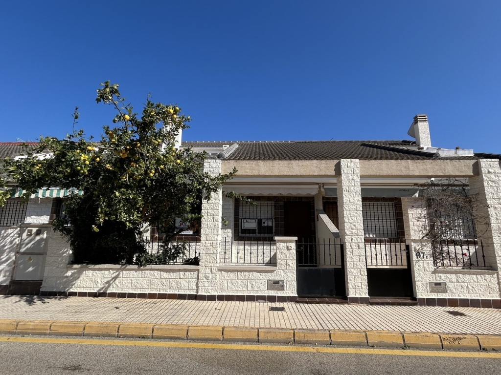 4 Bedroom 2 Bathroom House - Townhouse in Pilar de la Horadada