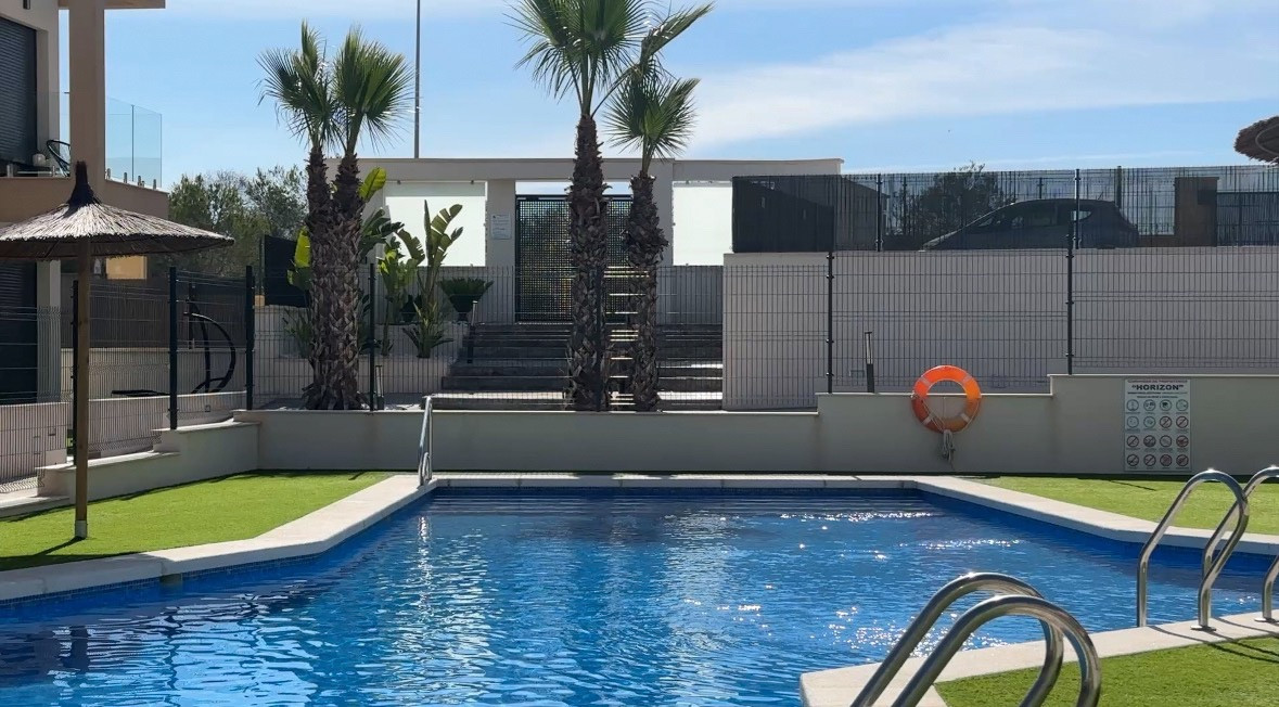 For sale - 2 Bedroom 2 Bathroom Apartment - Top Floor Apartment in Orihuela - Villamartin  - Alicante