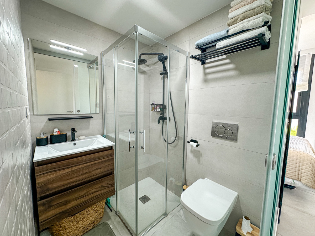 For sale - 2 Bedroom 2 Bathroom Apartment - Top Floor Apartment in Orihuela - Villamartin  - Alicante
