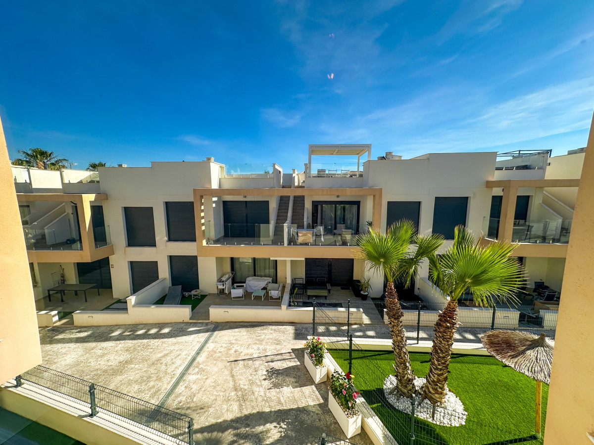 For sale - 2 Bedroom 2 Bathroom Apartment - Top Floor Apartment in Orihuela - Villamartin  - Alicante