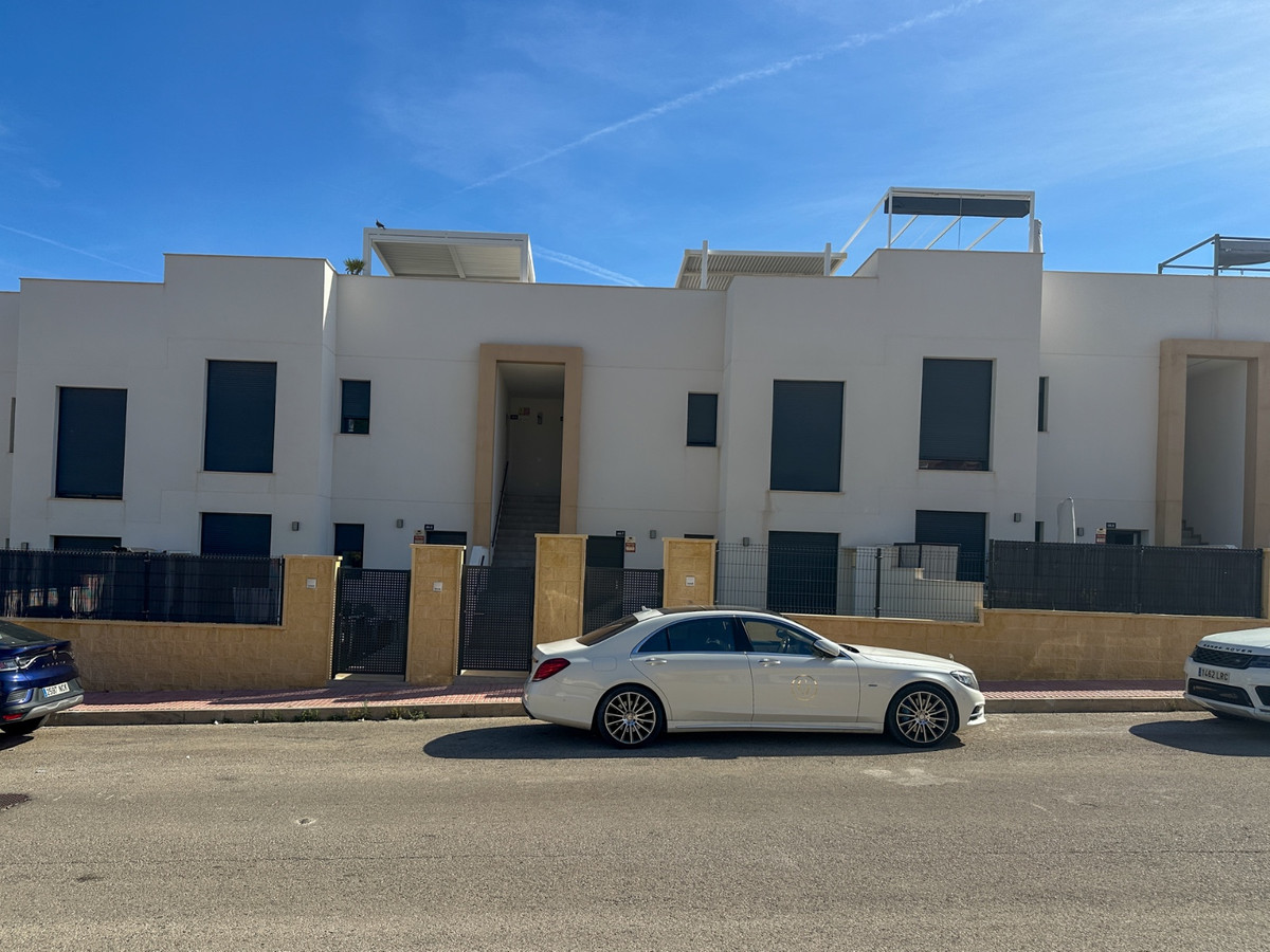 For sale - 2 Bedroom 2 Bathroom Apartment - Top Floor Apartment in Orihuela - Villamartin  - Alicante
