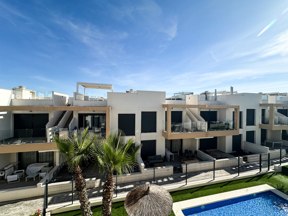 For sale - 2 Bedroom 2 Bathroom Apartment - Top Floor Apartment in Orihuela - Villamartin  - Alicante