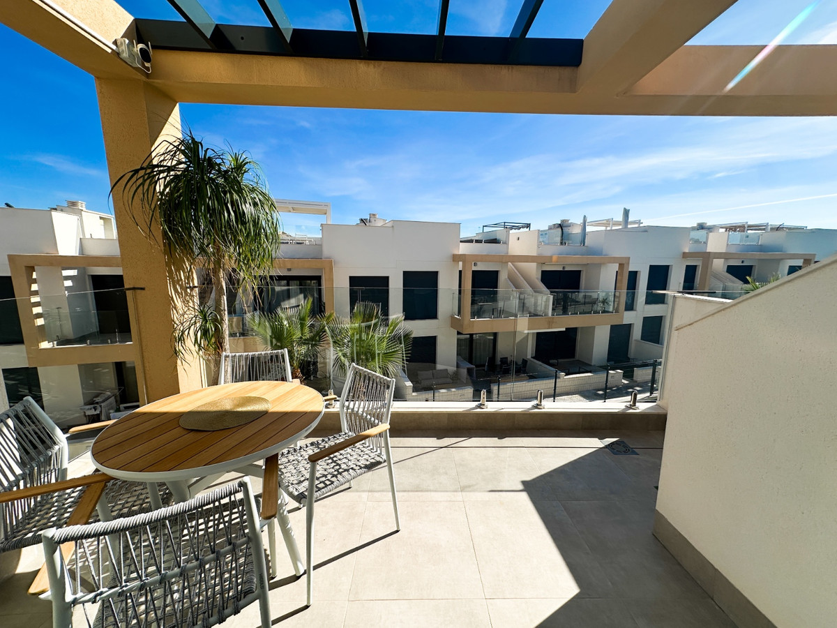 For sale - 2 Bedroom 2 Bathroom Apartment - Top Floor Apartment in Orihuela - Villamartin  - Alicante