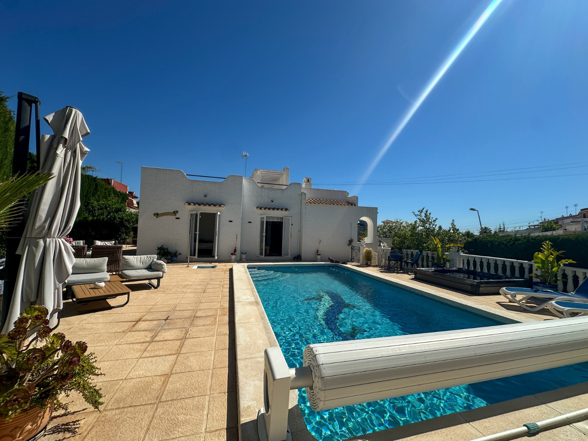 For sale - 2 Bedroom 2 Bathroom House - Townhouse in Torrevieja - Torrevieja Centro  - Alicante