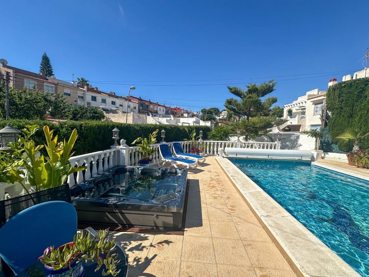 For sale - 2 Bedroom 2 Bathroom House - Townhouse in Torrevieja - Torrevieja Centro  - Alicante