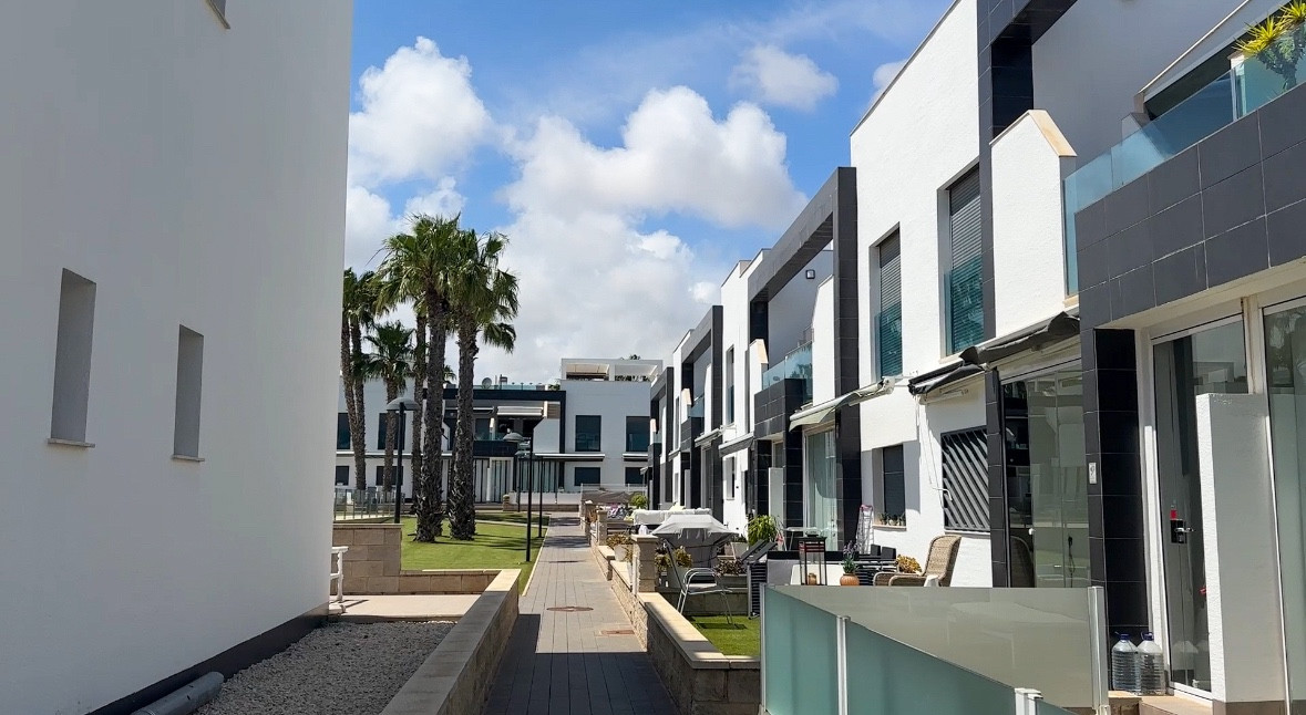 For sale - 2 Bedroom 2 Bathroom Penthouse in La Zenia  - La Zenia  - Alicante