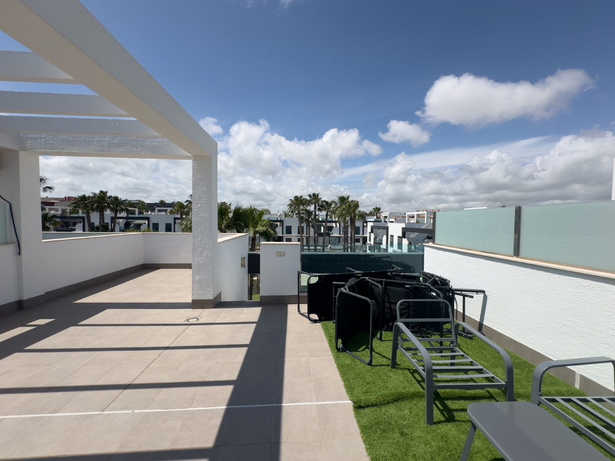 For sale - 2 Bedroom 2 Bathroom Penthouse in La Zenia - La Zenia  - Alicante