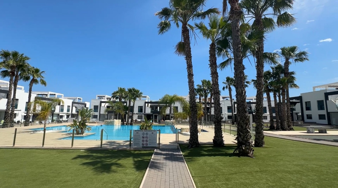 For sale - 2 Bedroom 2 Bathroom Penthouse in La Zenia - La Zenia  - Alicante