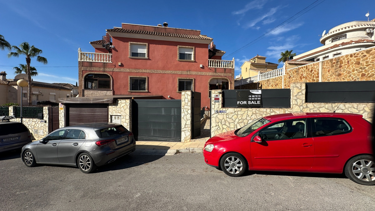 For sale - 3 Bedroom 4 Bathroom House - Townhouse in San Miguel de Salinas - San Miguel de Salinas Centro  - Alicante