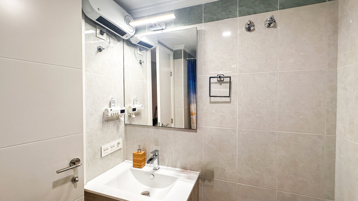 For sale - 3 Bedroom 2 Bathroom Apartment - Middle Floor Apartment in Torrevieja - Torrevieja Centro  - Alicante