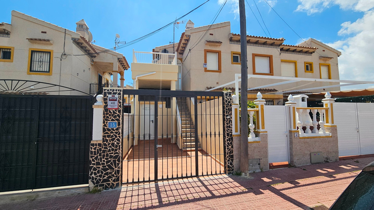For sale - 2 Bedroom 1 Bathroom penthouse in Playa Flamenca  - Playa Flamenca  - Alicante