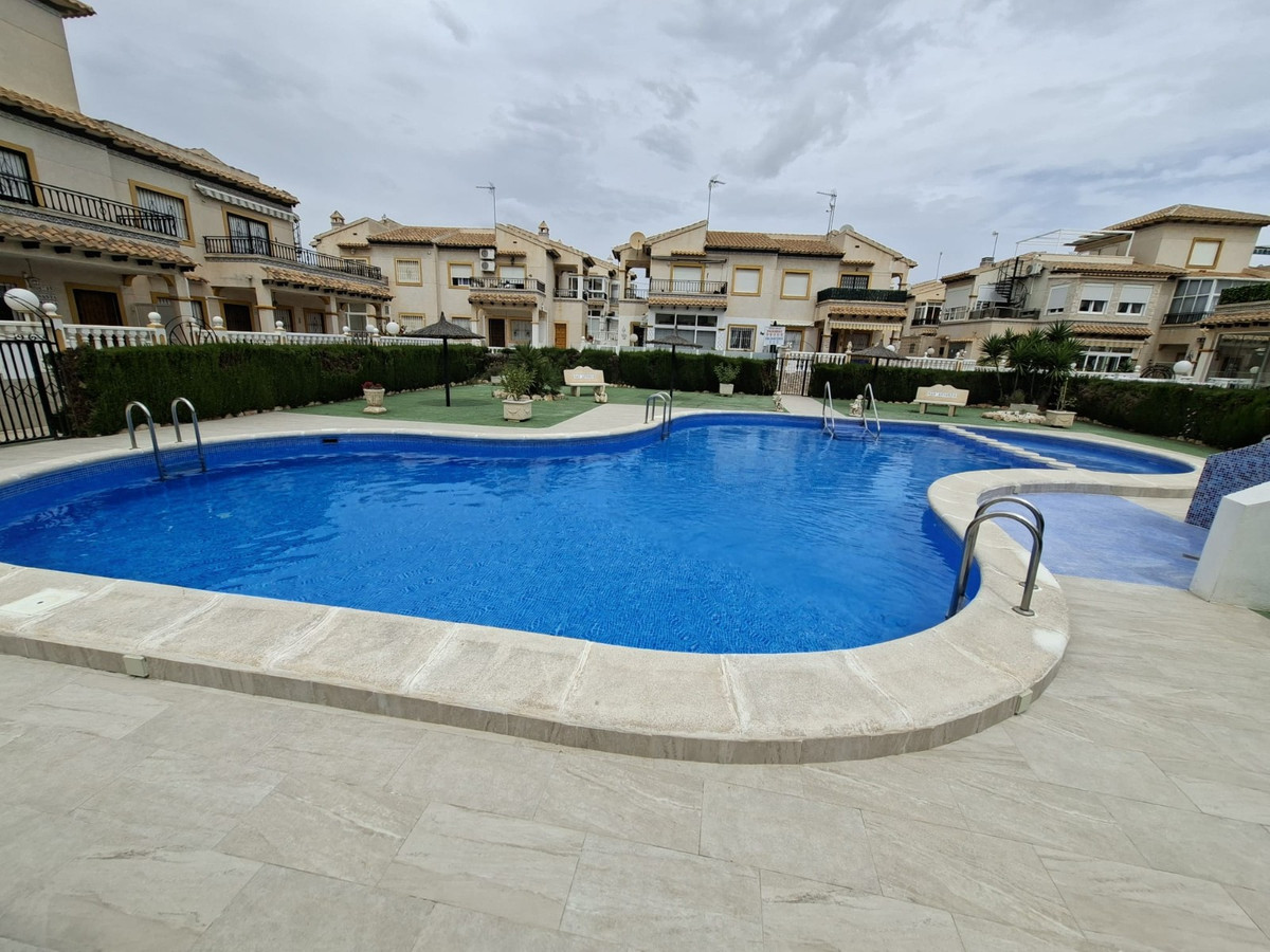 For sale - 2 Bedroom 1 Bathroom  - Top Floor Apartment in Playa Flamenca  - Playa Flamenca  - Alicante