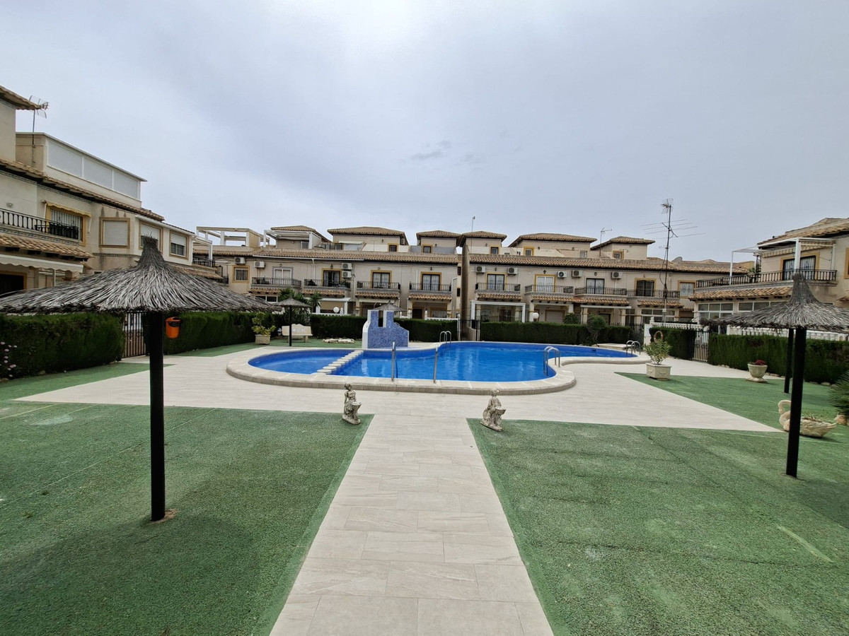 For sale - 2 Bedroom 1 Bathroom  - Top Floor Apartment in Playa Flamenca  - Playa Flamenca  - Alicante