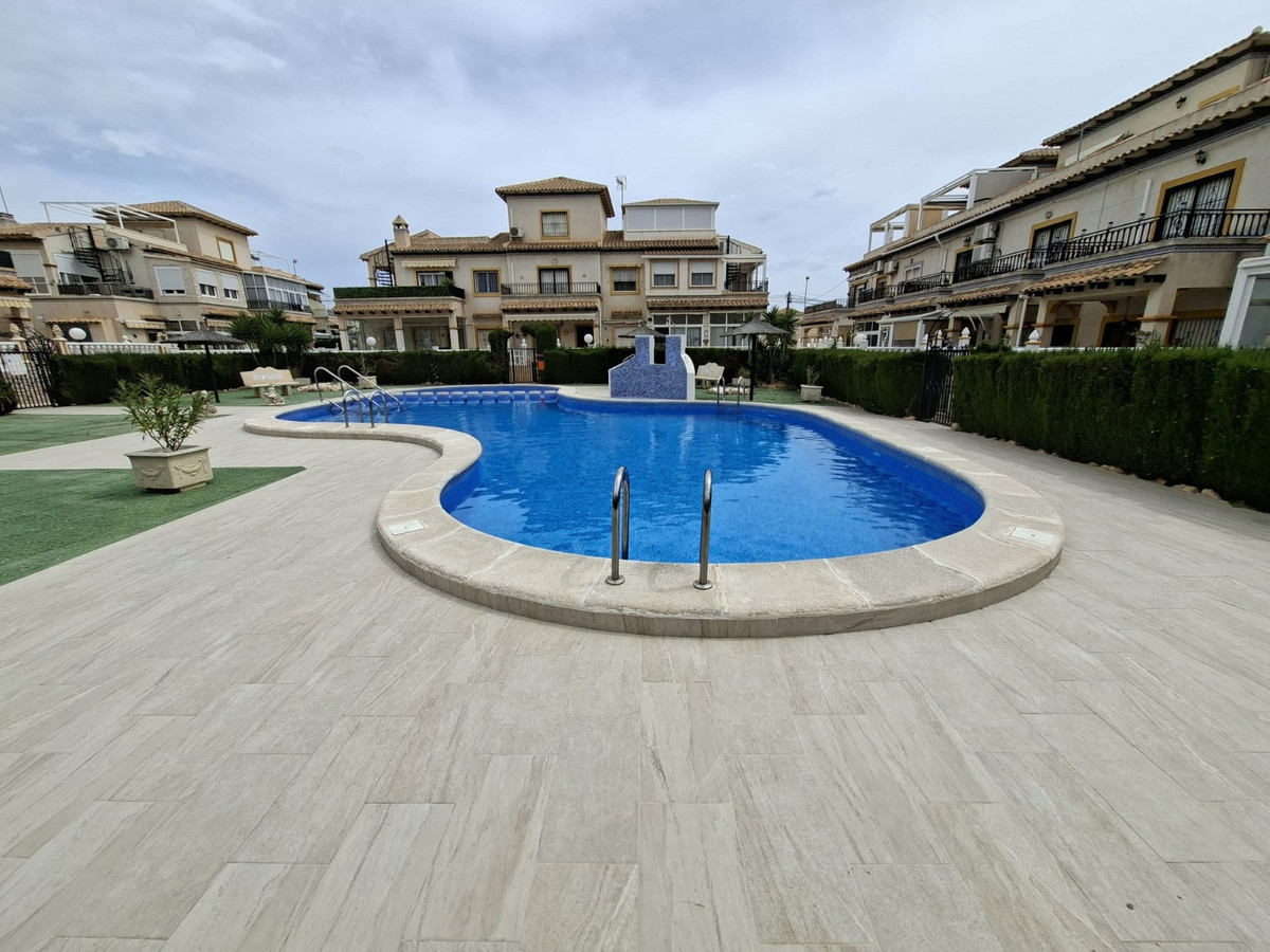For sale - 2 Bedroom 1 Bathroom  - Top Floor Apartment in Playa Flamenca  - Playa Flamenca  - Alicante