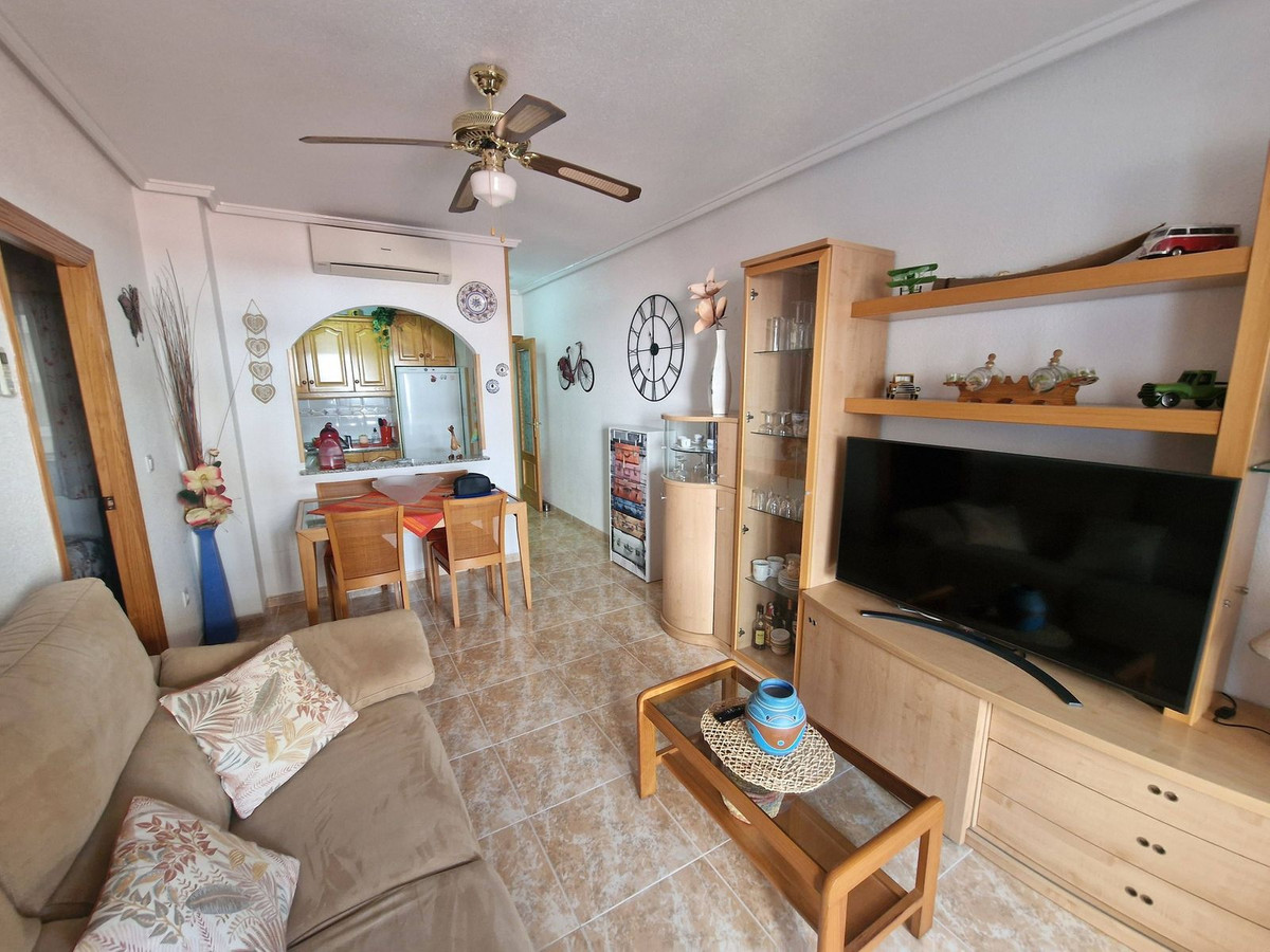For sale - 2 Bedroom 1 Bathroom Apartment - Middle Floor Apartment in Torrevieja - Torrevieja Centro  - Alicante