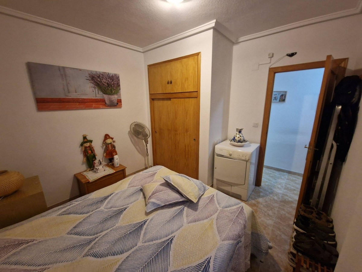 For sale - 2 Bedroom 1 Bathroom Apartment - Middle Floor Apartment in Torrevieja - Torrevieja Centro  - Alicante