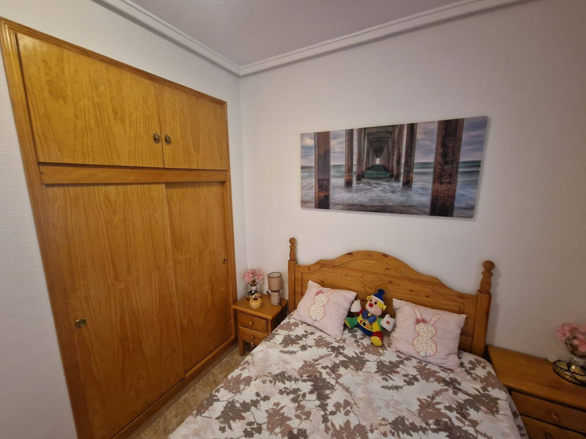 For sale - 2 Bedroom 1 Bathroom Apartment - Middle Floor Apartment in Torrevieja - Torrevieja Centro  - Alicante