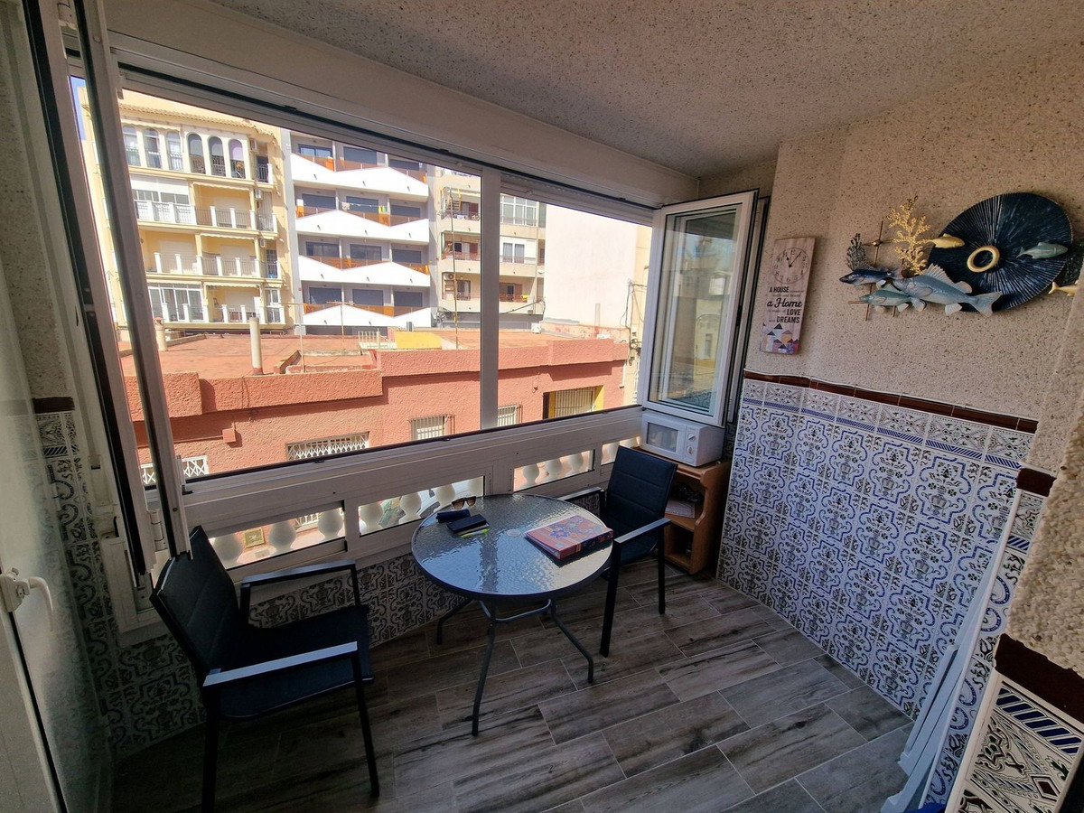 For sale - 2 Bedroom 1 Bathroom Apartment - Middle Floor Apartment in Torrevieja - Torrevieja Centro  - Alicante