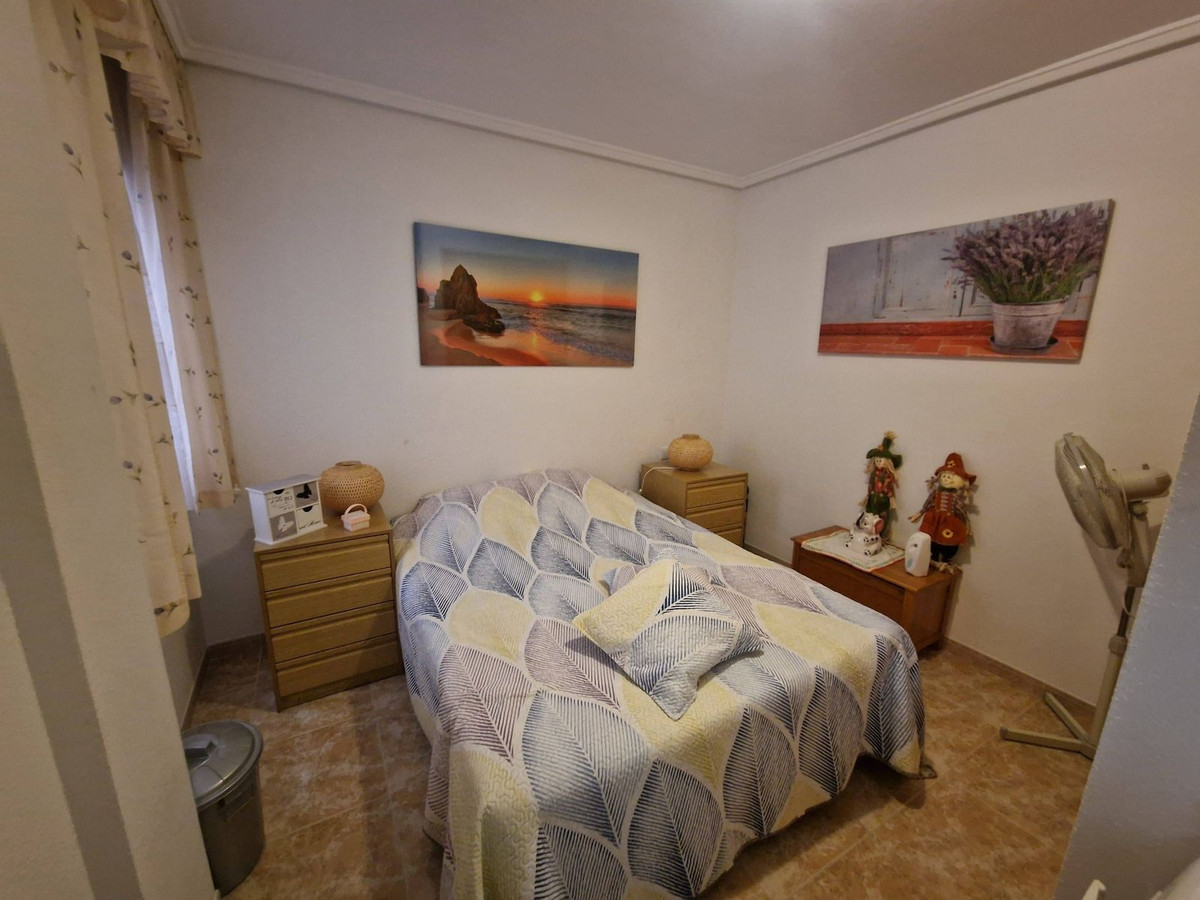 For sale - 2 Bedroom 1 Bathroom Apartment - Middle Floor Apartment in Torrevieja - Torrevieja Centro  - Alicante