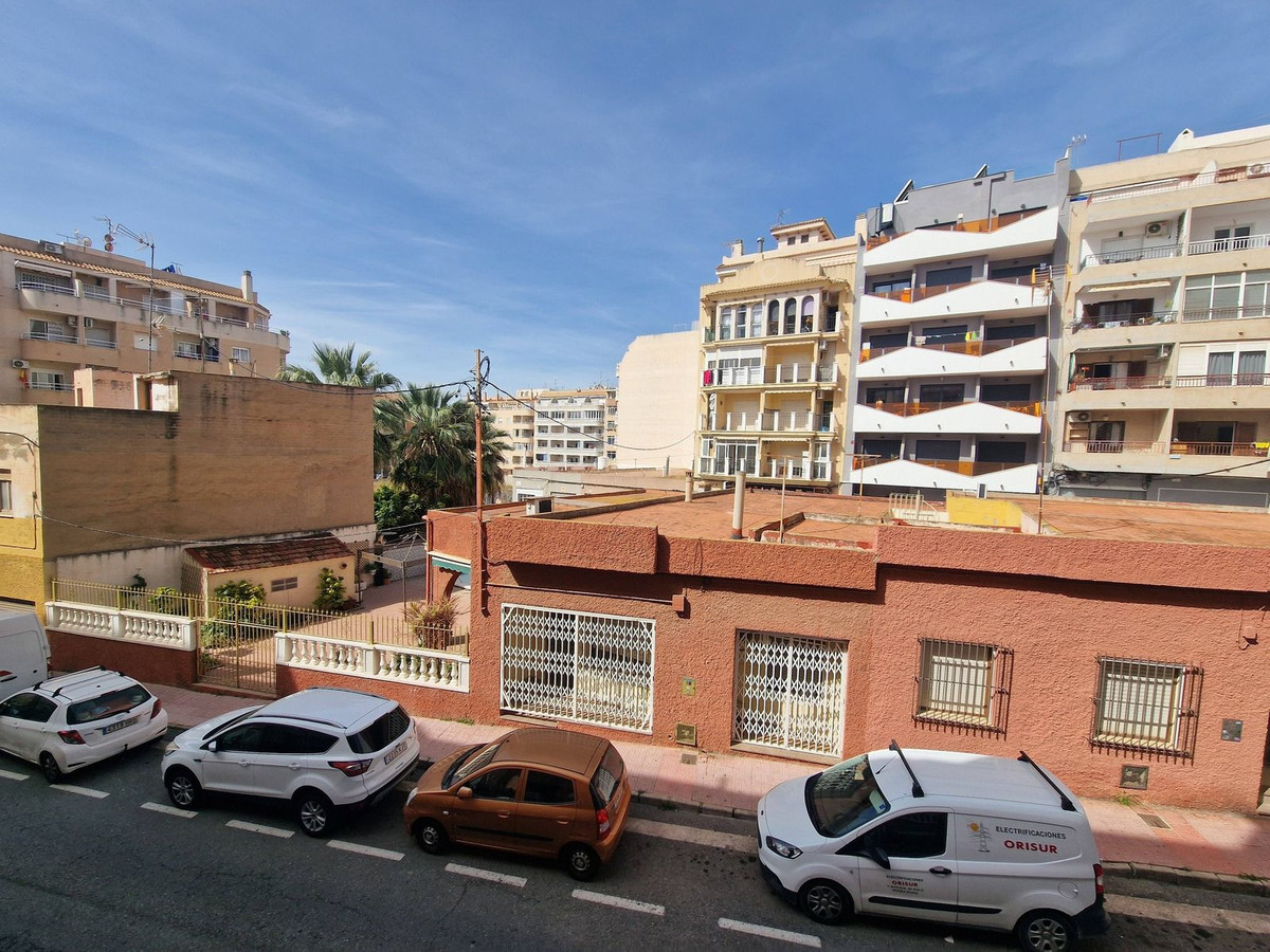 For sale - 2 Bedroom 1 Bathroom Apartment - Middle Floor Apartment in Torrevieja - Torrevieja Centro  - Alicante