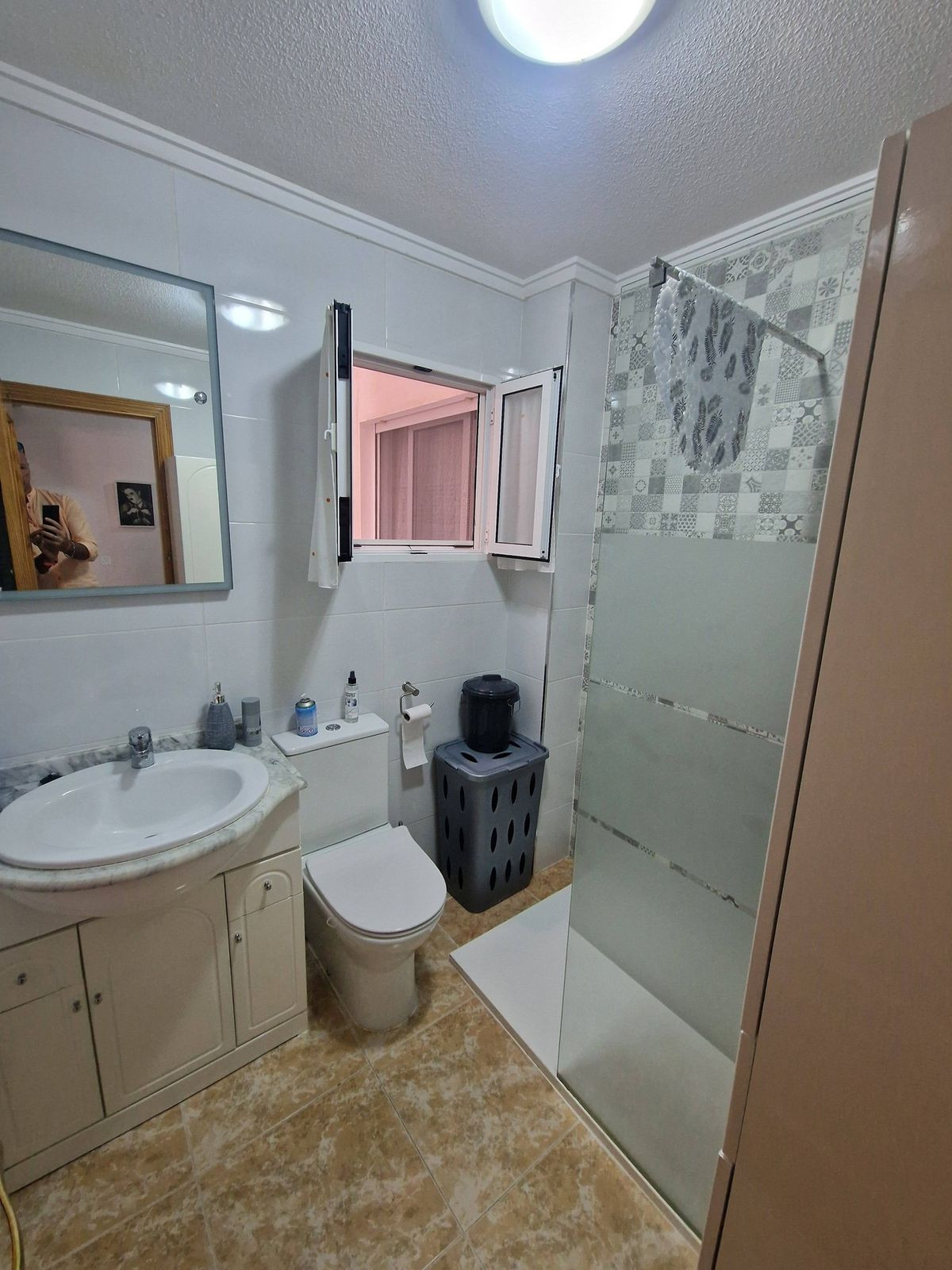 For sale - 2 Bedroom 1 Bathroom Apartment - Middle Floor Apartment in Torrevieja - Torrevieja Centro  - Alicante