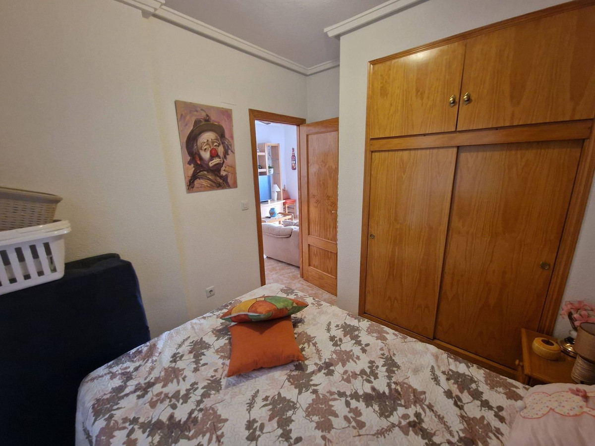 For sale - 2 Bedroom 1 Bathroom Apartment - Middle Floor Apartment in Torrevieja - Torrevieja Centro  - Alicante