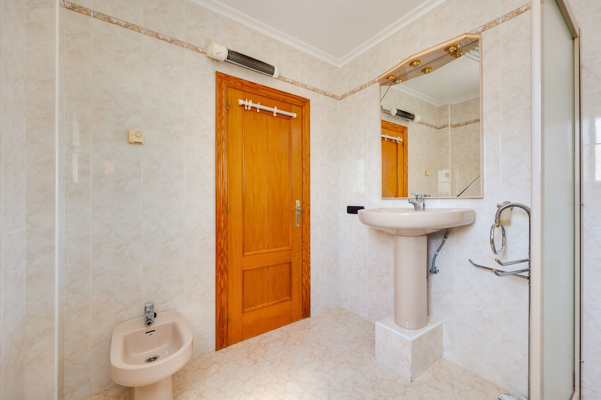 For sale - 3 Bedroom 2 Bathroom Detached Villa in Playa Flamenca - Orihuela Costa  - Alicante