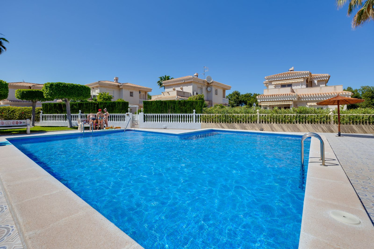 For sale - 3 Bedroom 2 Bathroom Detached Villa in Playa Flamenca - Orihuela Costa  - Alicante