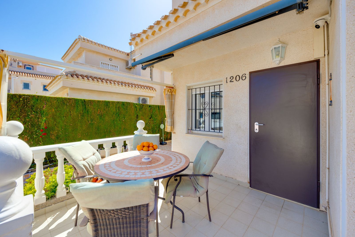 For sale - 3 Bedroom 2 Bathroom Detached Villa in Playa Flamenca - Orihuela Costa  - Alicante