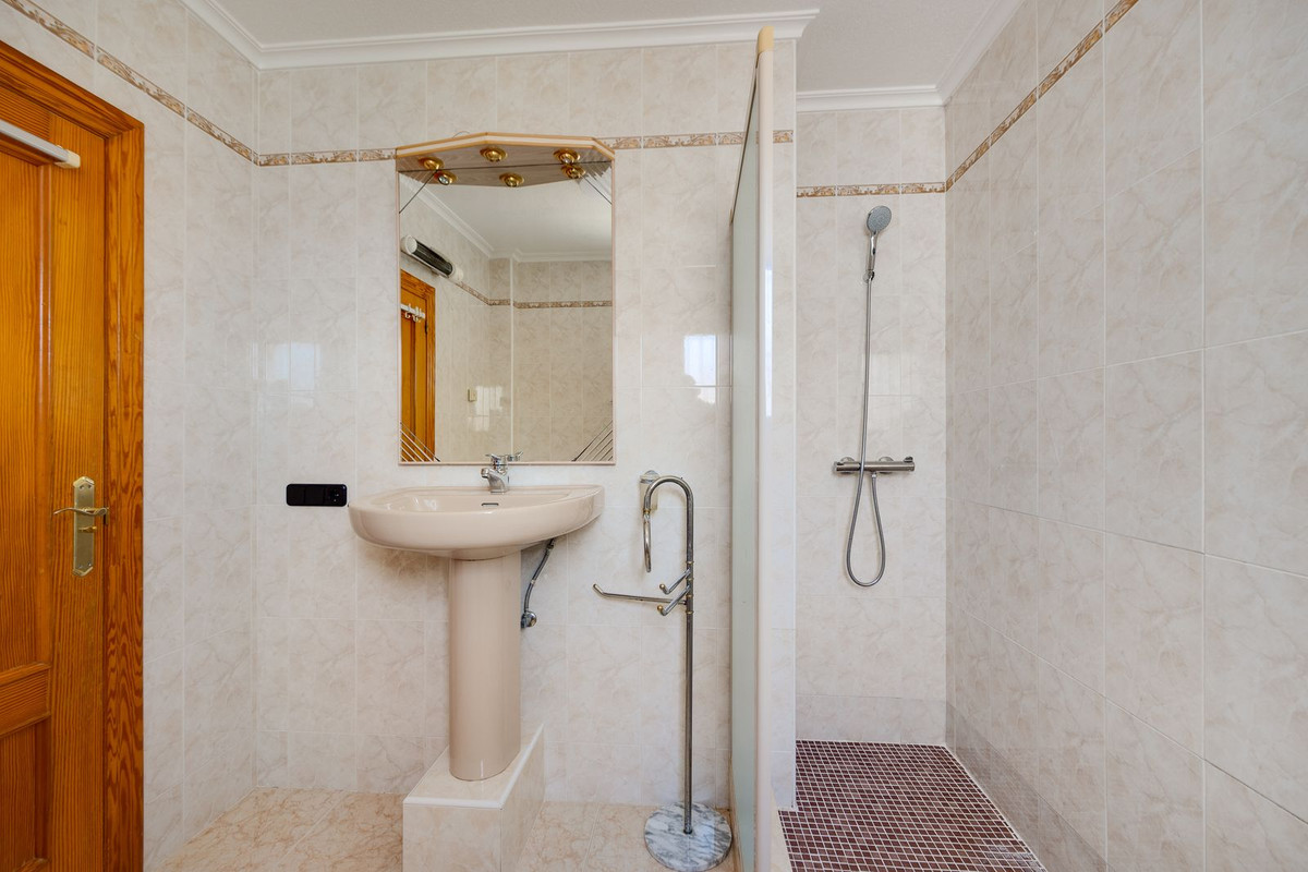 For sale - 3 Bedroom 2 Bathroom Detached Villa in Playa Flamenca - Orihuela Costa  - Alicante