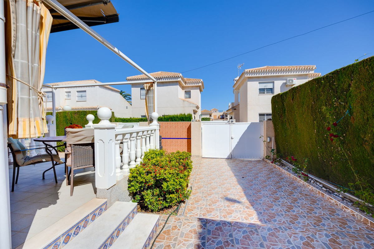 For sale - 3 Bedroom 2 Bathroom Detached Villa in Playa Flamenca - Orihuela Costa  - Alicante