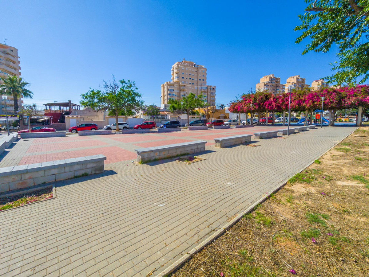 For sale - 3 Bedroom 2 Bathroom House - Townhouse in Torrevieja - Torrevieja Centro  - Alicante