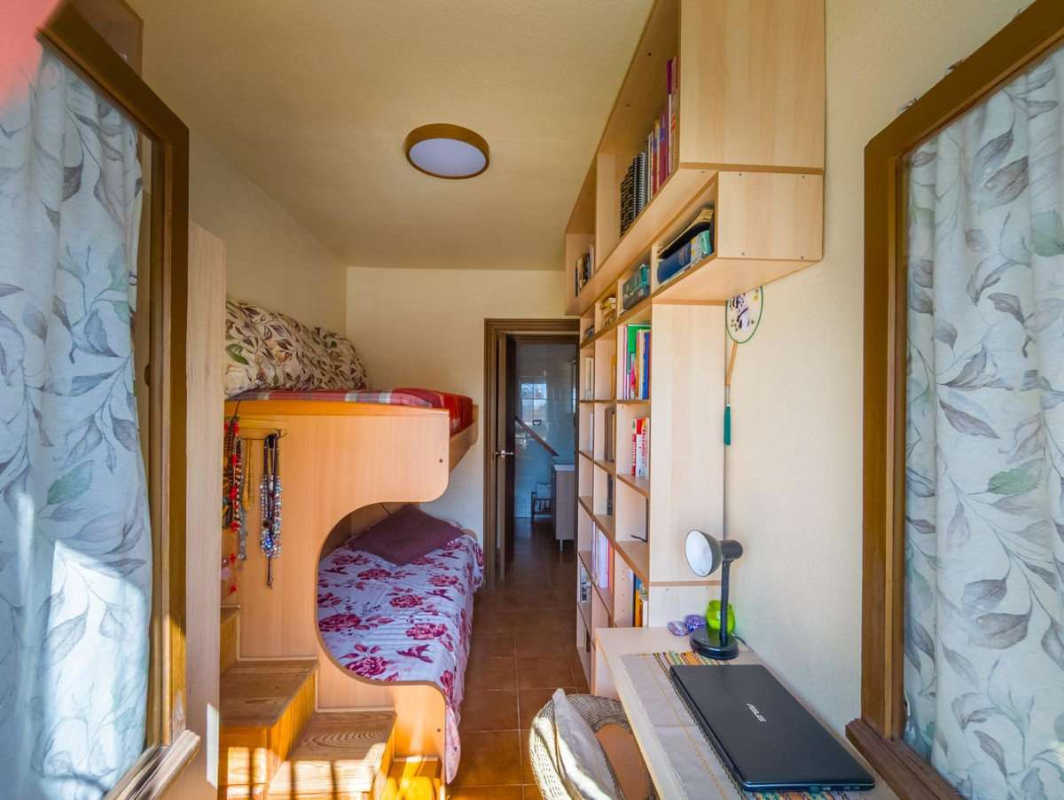 For sale - 3 Bedroom 2 Bathroom House - Townhouse in Torrevieja - Torrevieja Centro  - Alicante