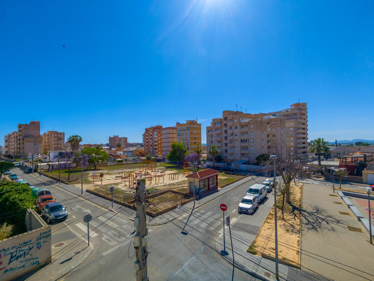 For sale - 3 Bedroom 2 Bathroom House - Townhouse in Torrevieja - Torrevieja Centro  - Alicante