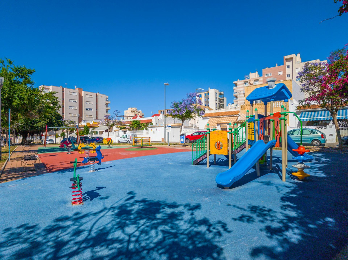 For sale - 3 Bedroom 2 Bathroom House - Townhouse in Torrevieja - Torrevieja Centro  - Alicante