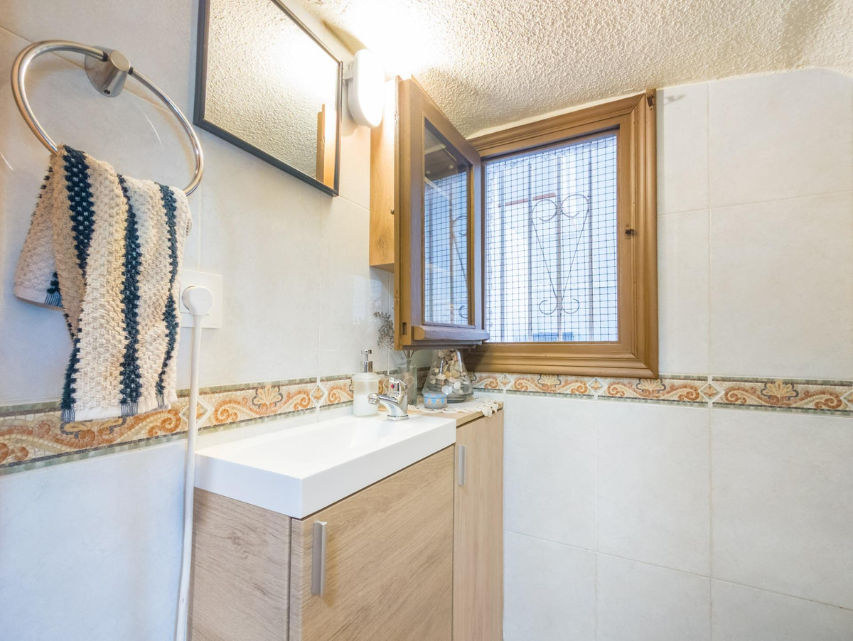 For sale - 3 Bedroom 2 Bathroom House - Townhouse in Torrevieja - Torrevieja Centro  - Alicante