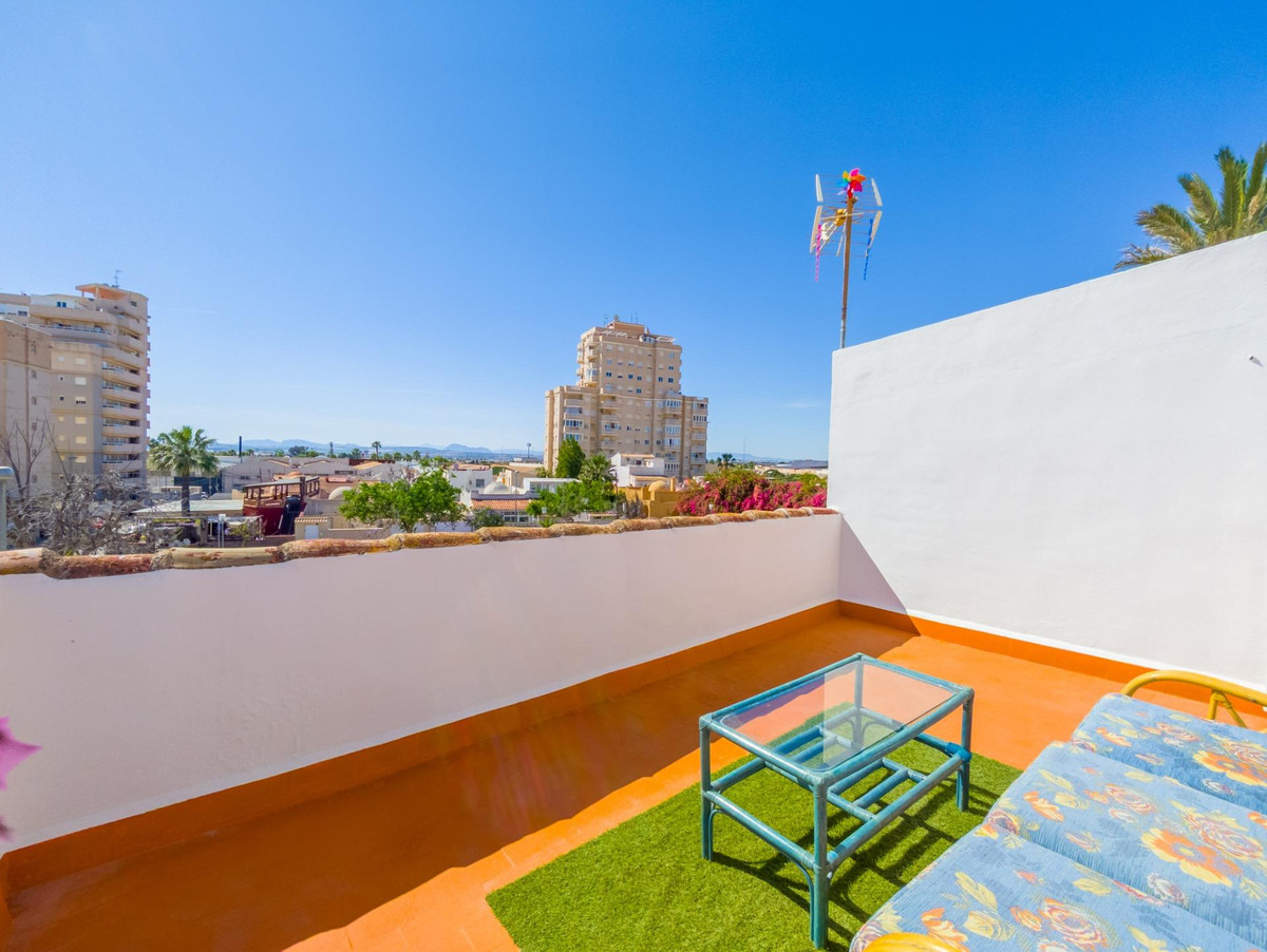 For sale - 3 Bedroom 2 Bathroom House - Townhouse in Torrevieja - Torrevieja Centro  - Alicante
