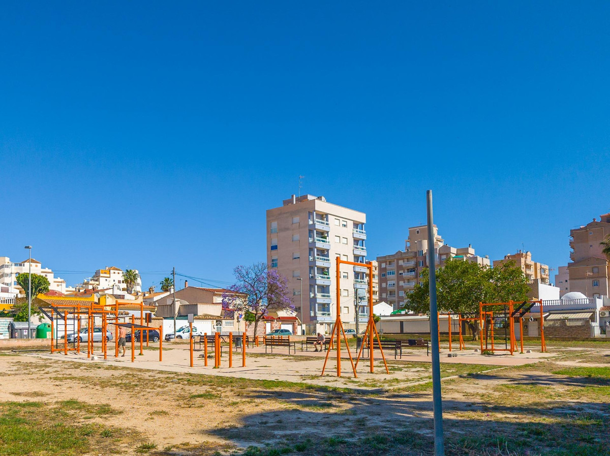 For sale - 3 Bedroom 2 Bathroom House - Townhouse in Torrevieja - Torrevieja Centro  - Alicante
