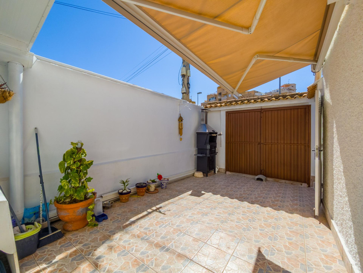 For sale - 3 Bedroom 2 Bathroom House - Townhouse in Torrevieja - Torrevieja Centro  - Alicante