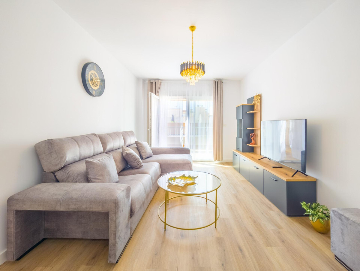 For sale - 3 Bedroom 2 Bathroom Apartment - Middle Floor Apartment in Torrevieja - Playa Del Cura  - Alicante