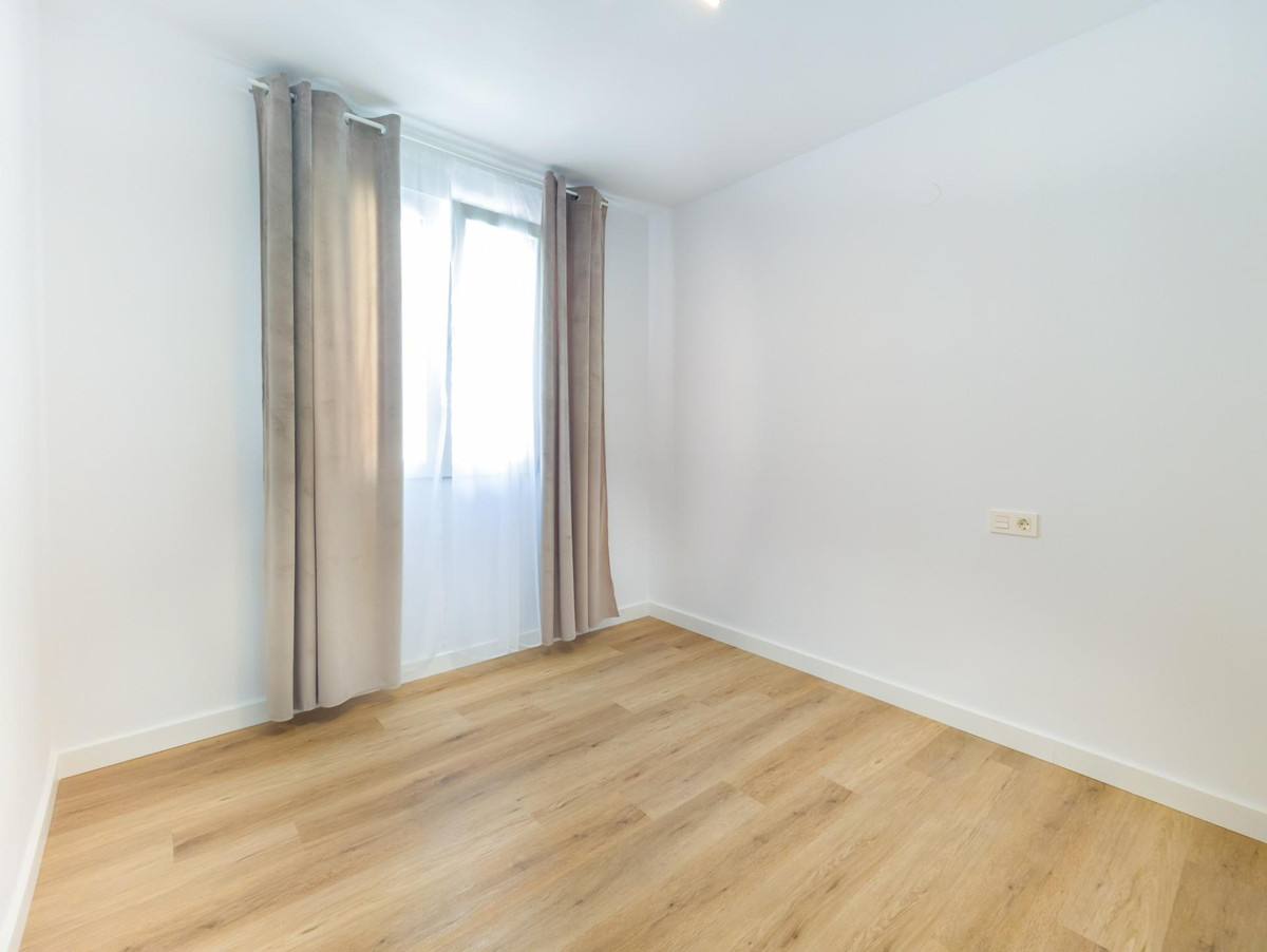 For sale - 3 Bedroom 2 Bathroom Apartment - Middle Floor Apartment in Torrevieja - Playa Del Cura  - Alicante