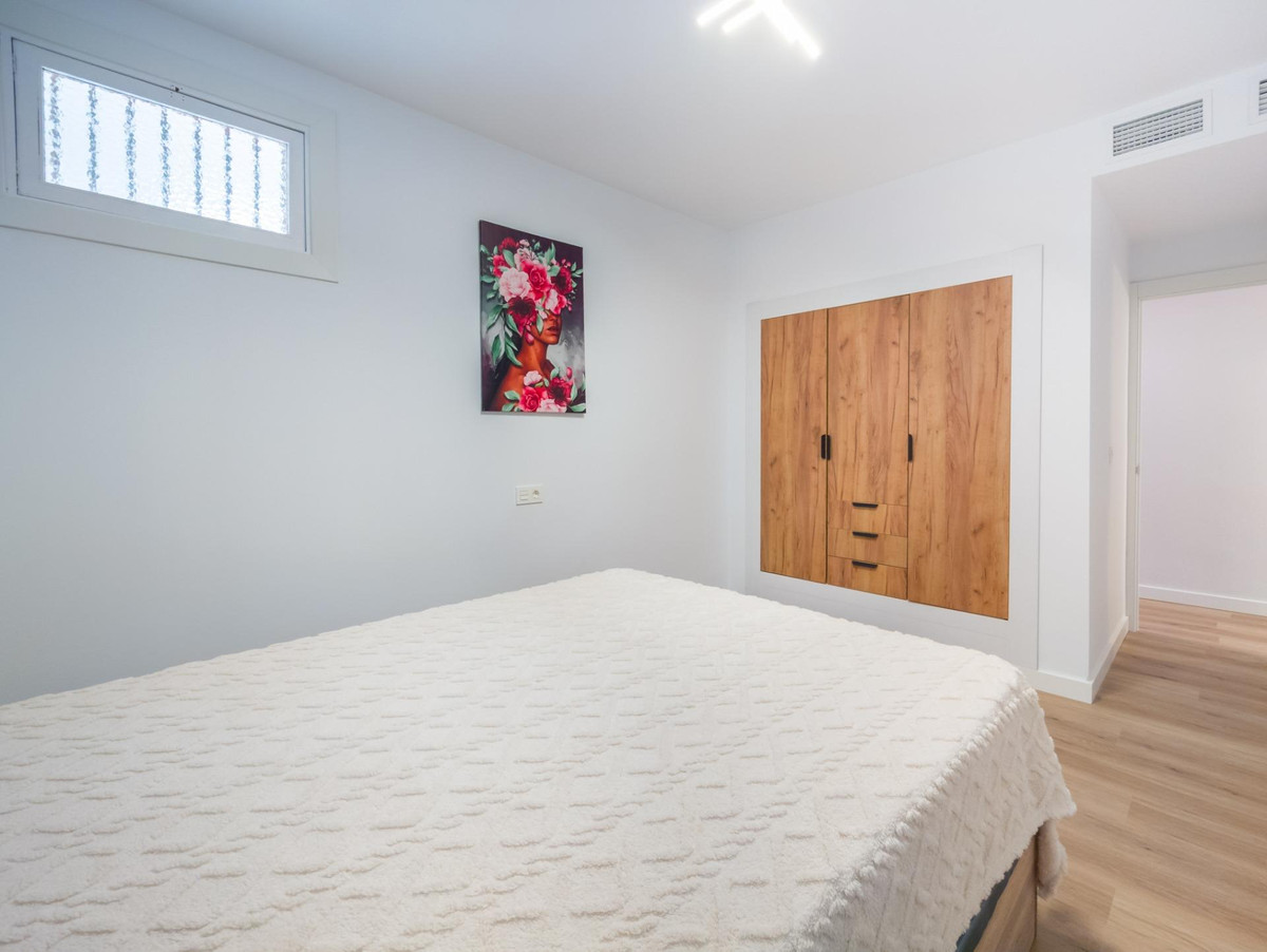 For sale - 3 Bedroom 2 Bathroom Apartment - Middle Floor Apartment in Torrevieja - Playa Del Cura  - Alicante