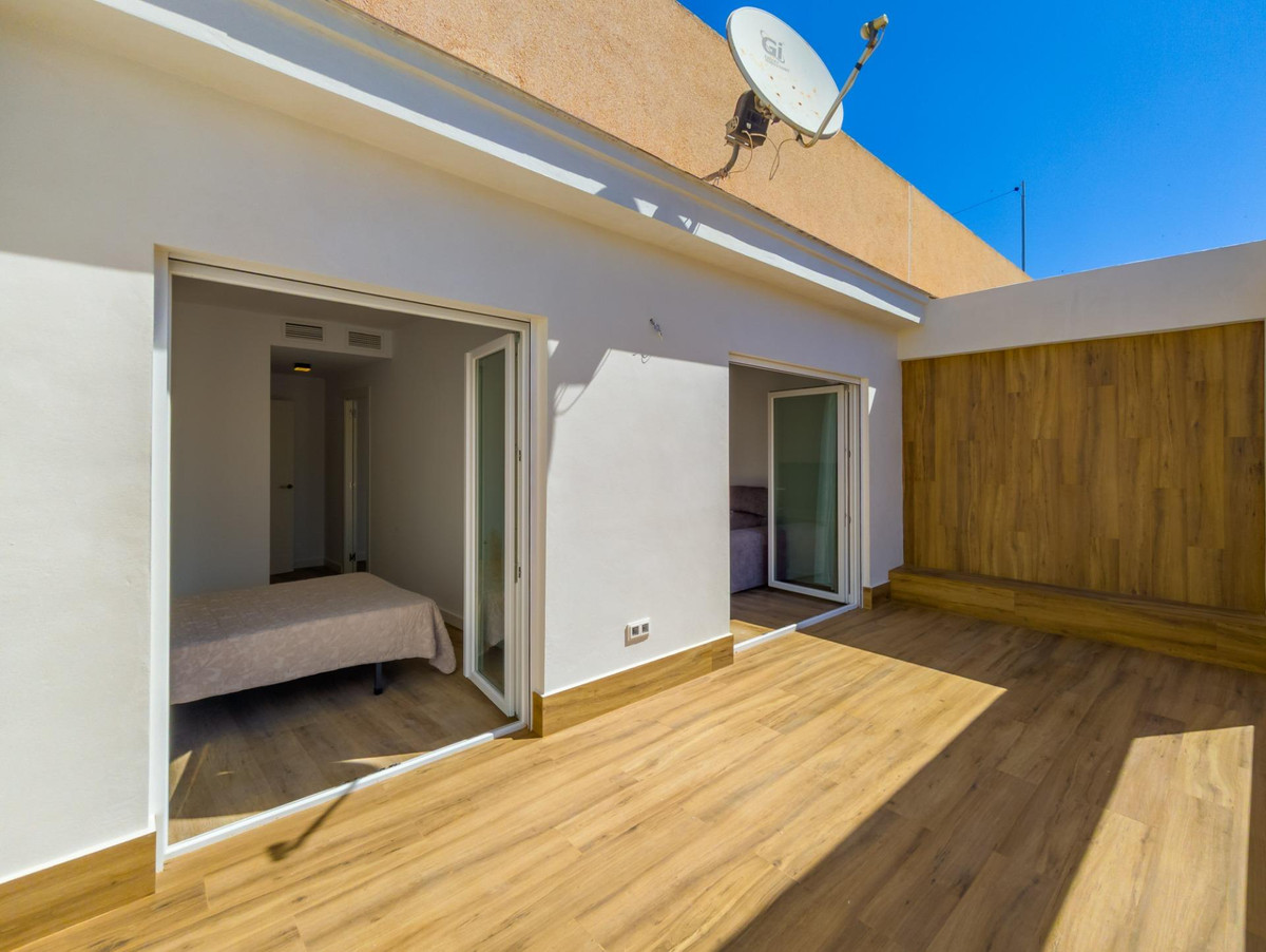 For sale - 3 Bedroom 2 Bathroom Apartment - Middle Floor Apartment in Torrevieja - Playa Del Cura  - Alicante